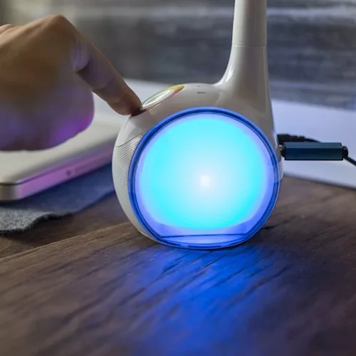 Forever BS-760 Bluetooth 3.0 hangszóró és kihangosító RGB Led világítással USB porttal 4W fehér