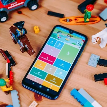 Forever KW-400 gyerek Bluetoothos okosóra GPS / Wifi nyomonkövetéssel, SOS segélyhívással kék